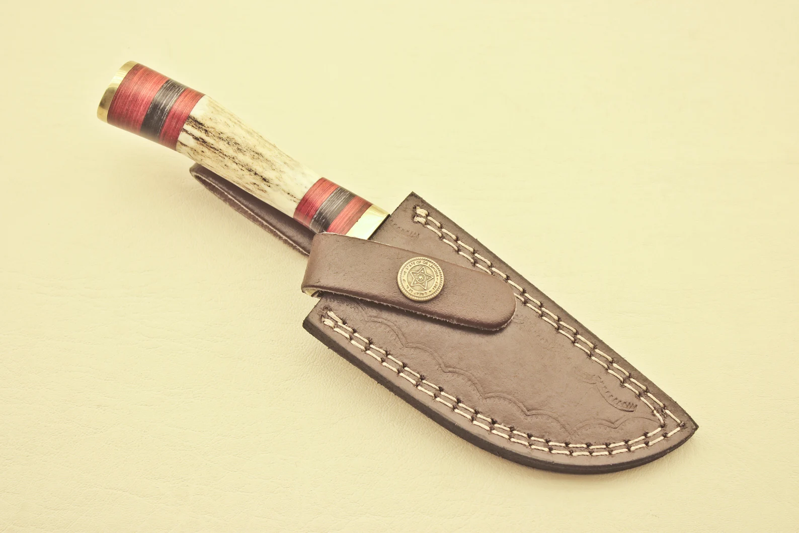 Hand-Forged-Damascus-Steel-Hunting-Knife-Knife-Stag-Horn-Handle-Leather-Sheath-8.webp