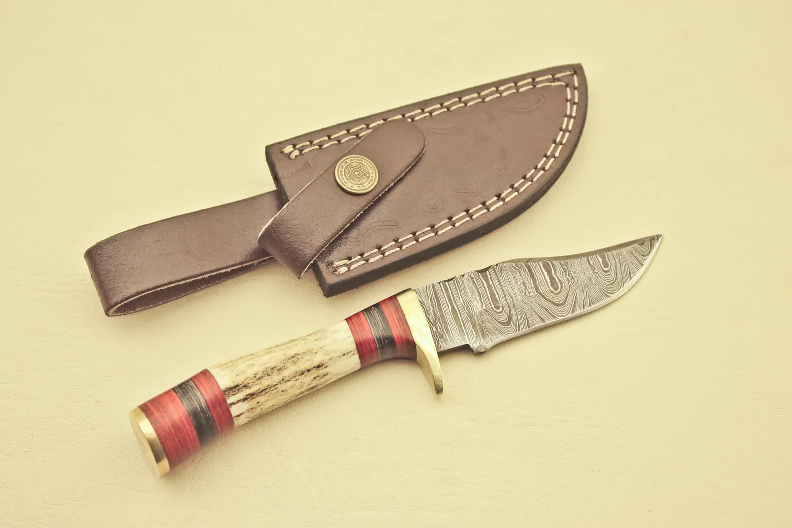 Hand-Forged-Damascus-Steel-Hunting-Knife-Knife-Stag-Horn-Handle-Leather-Sheath-9.webp